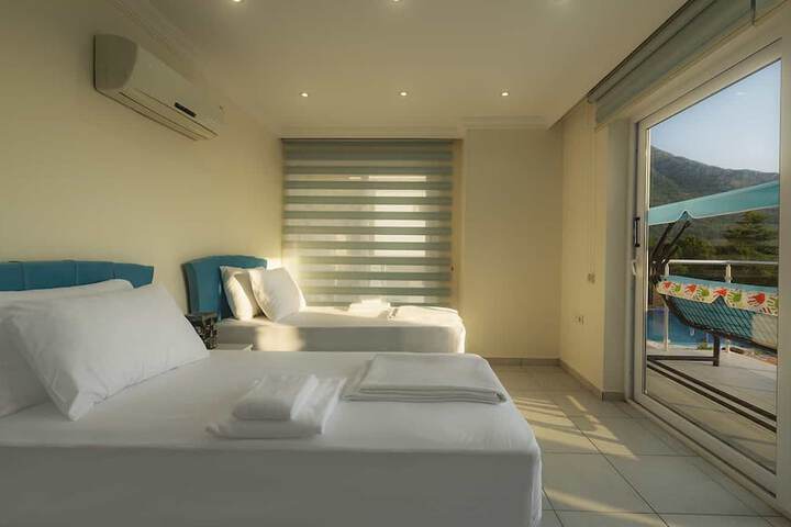 Room 1 of 8