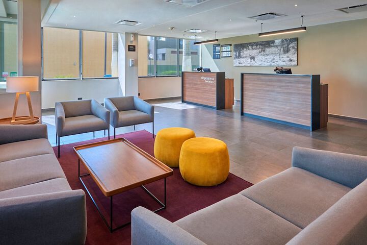 Entrance & Lobby