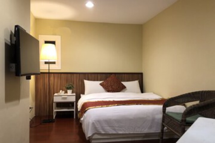 Room 10 of 19