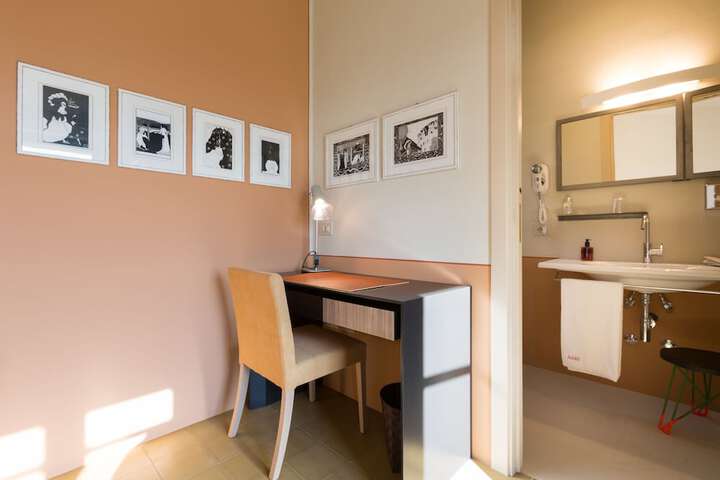 Room 33 of 51