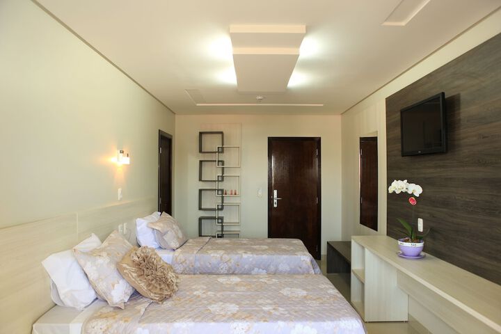 Room 6 of 125