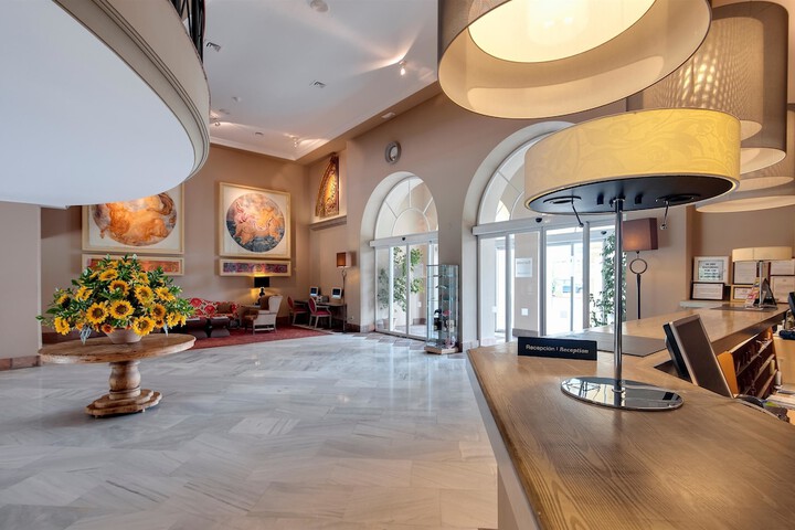 Entrance & Lobby