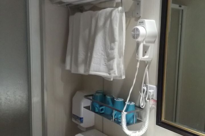 Room 16 of 22