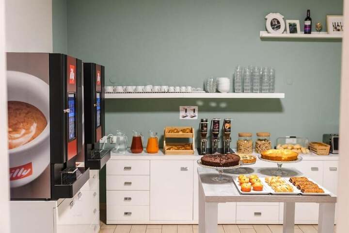 Breakfast/Coffee Service 104 of 128