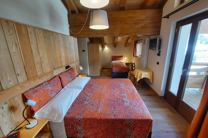 Room 13 of 37