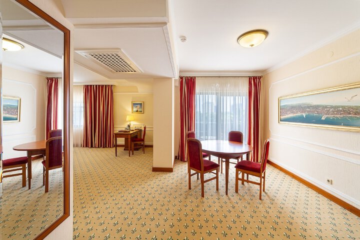 Room 14 of 40