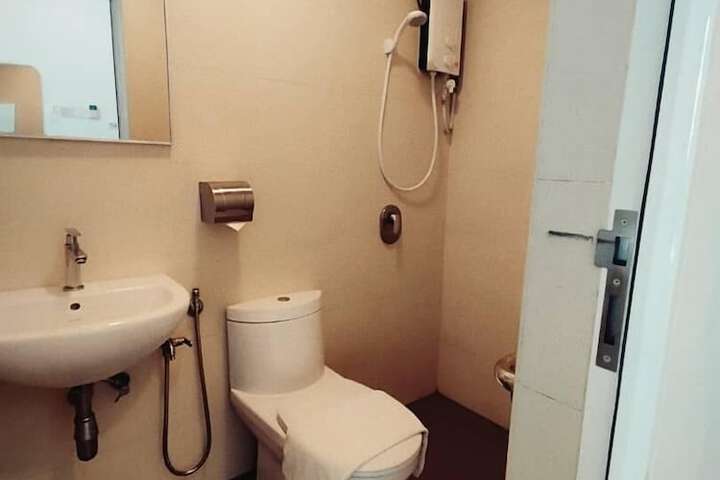 Room 21 of 25
