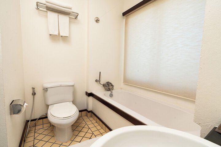 Room 32 of 48