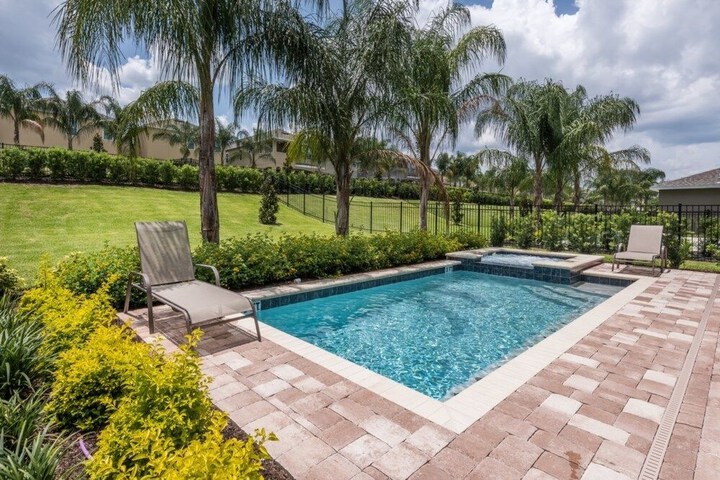 Pool 20 of 31