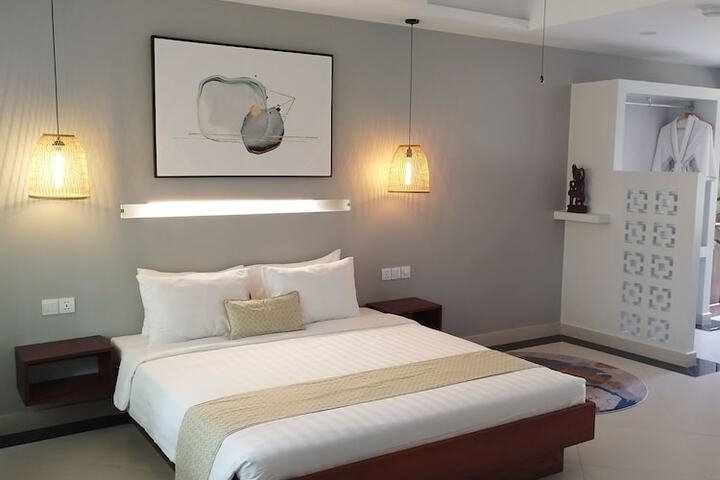 Room 6 of 32