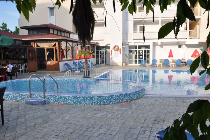 Pools & Facilities