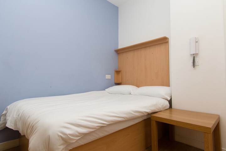 Room 13 of 18