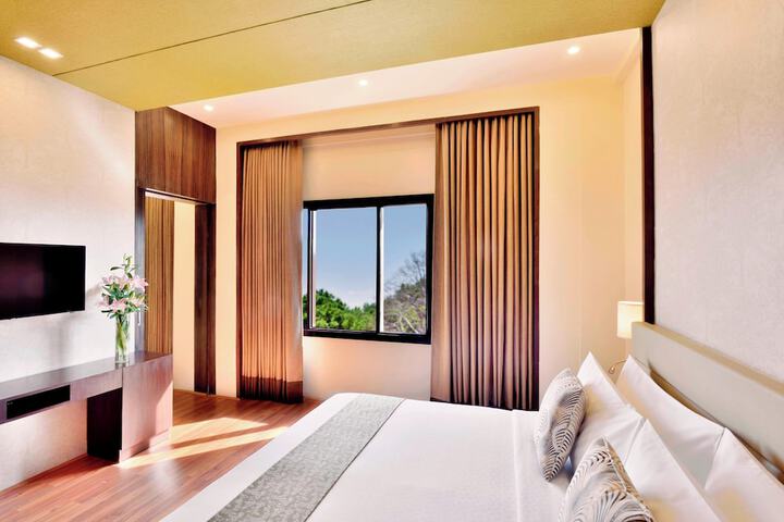 Room 7 of 18