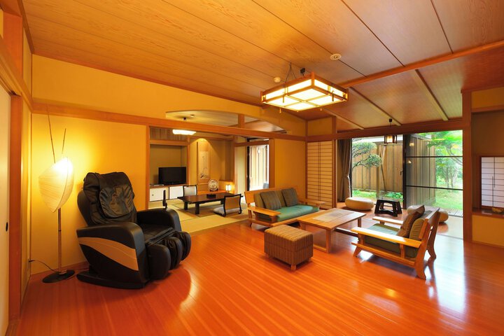 Room 8 of 22