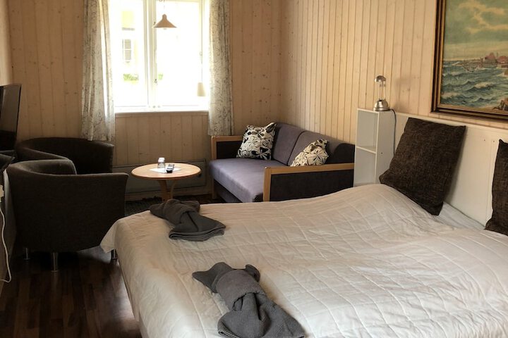 Room 5 of 62