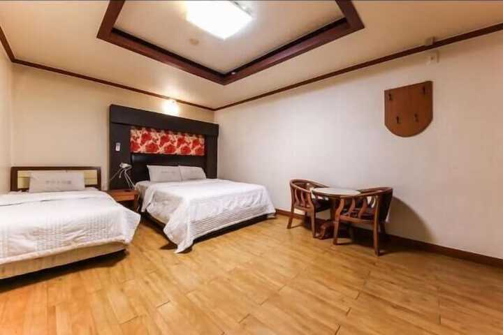 Room 14 of 47