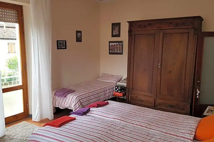 Room 5 of 16