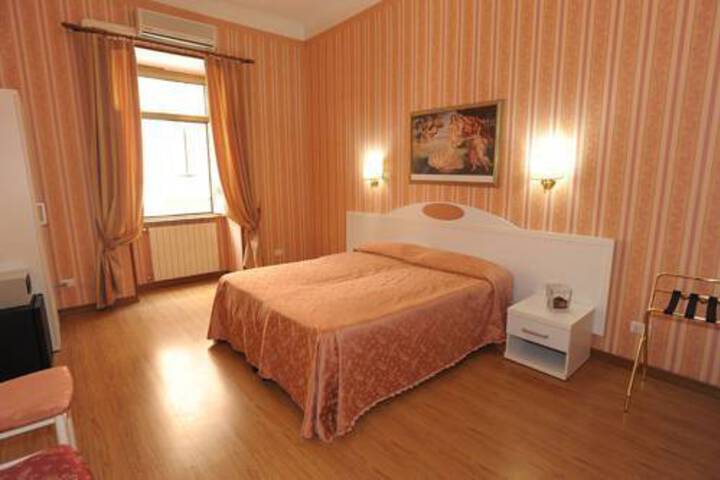 CAMERE BELVEDERE a TERMINI