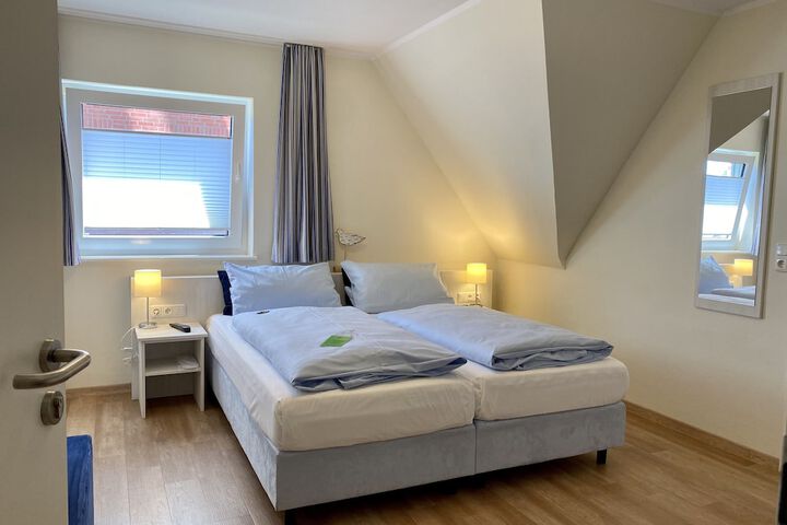 Room 5 of 34