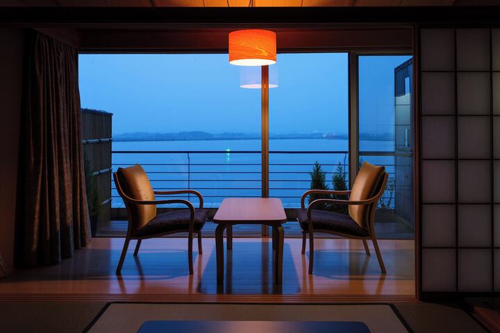 Room 21 of 114