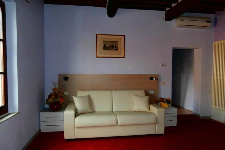 Room 8 of 14