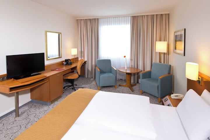 Room 7 of 73
