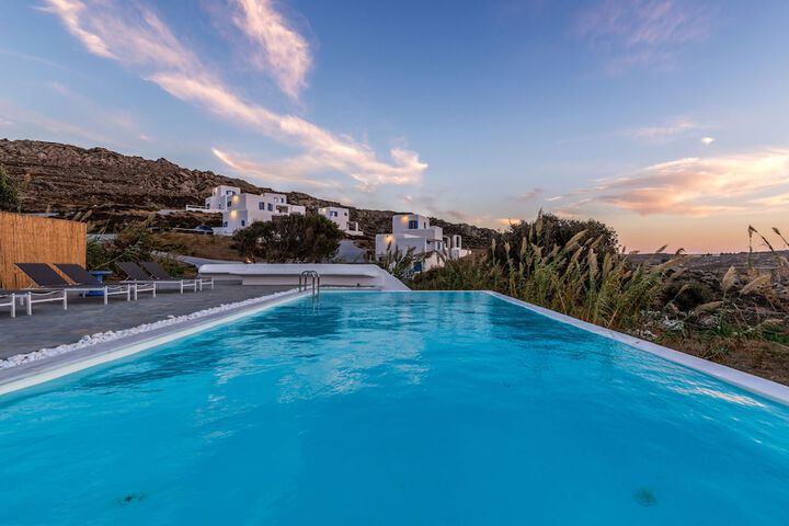 Hotel Pool
