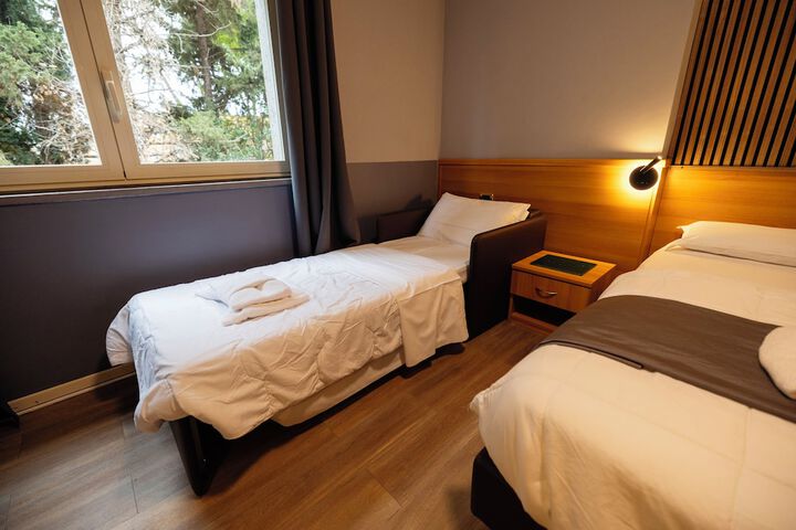 Room 42 of 98