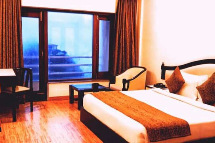 Room 8 of 32