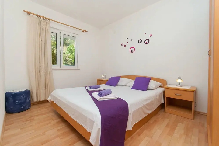 Room 4 of 10
