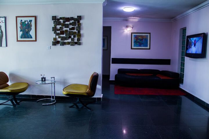 Room 13 of 38
