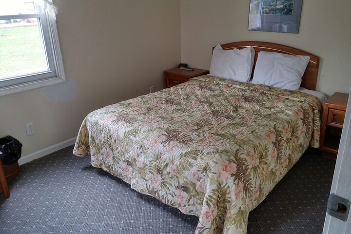 Room 11 of 104