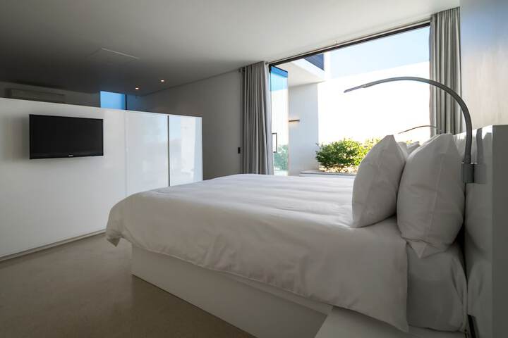 Room 3 of 34