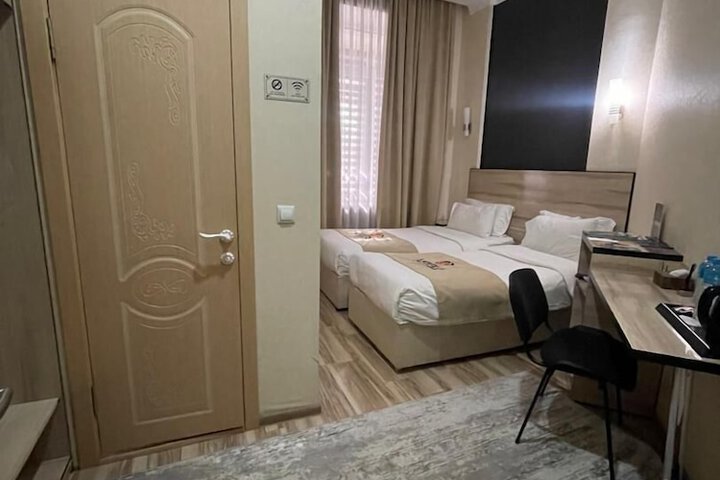 Room 16 of 44