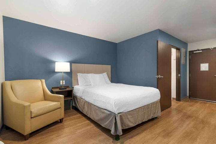 Studio Queen Bed (2 of 9)