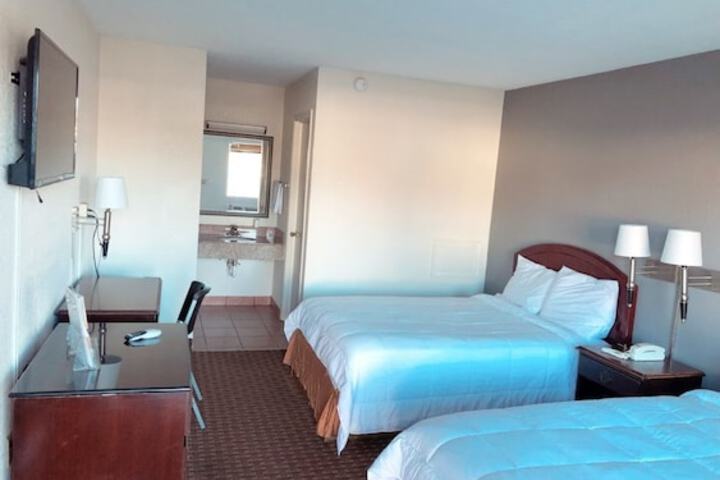 1 Queen Bed (5 of 8)