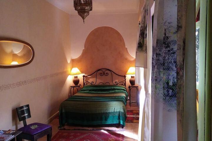Room 16 of 38