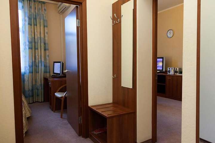Room 27 of 118