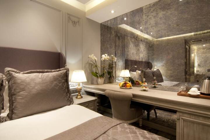 Room 2 of 54
