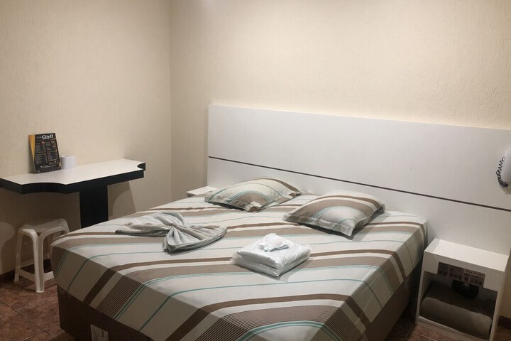 Room 2 of 28