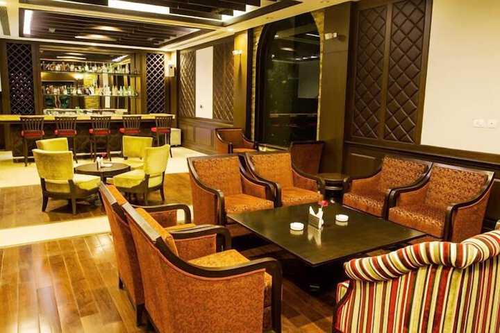 Lounge 26 of 37