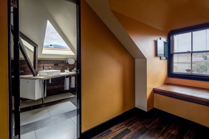 Room 25 of 31