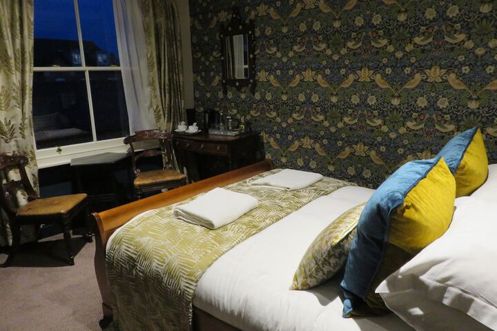 Room 6 of 32