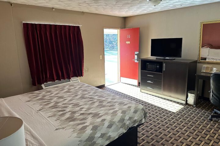 1 King Bed (10 of 12)
