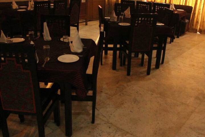 Dining 9 of 17