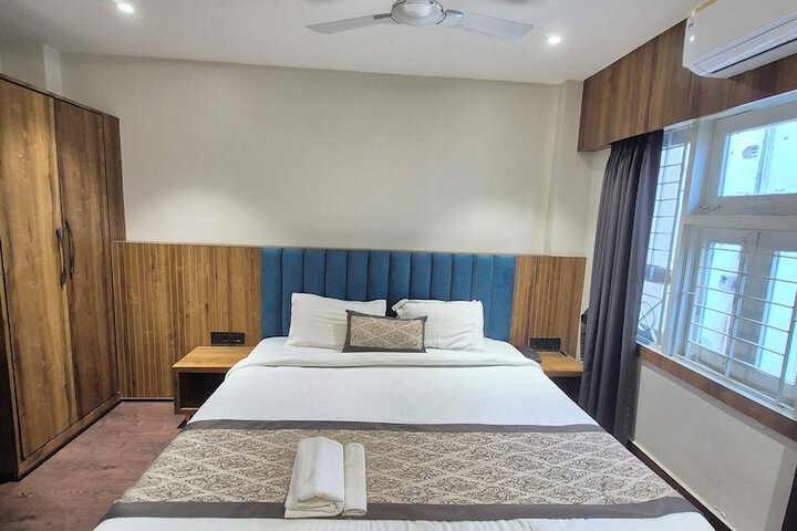 Room 4 of 25