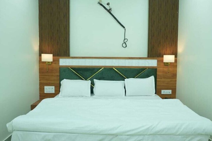 Room 5 of 28