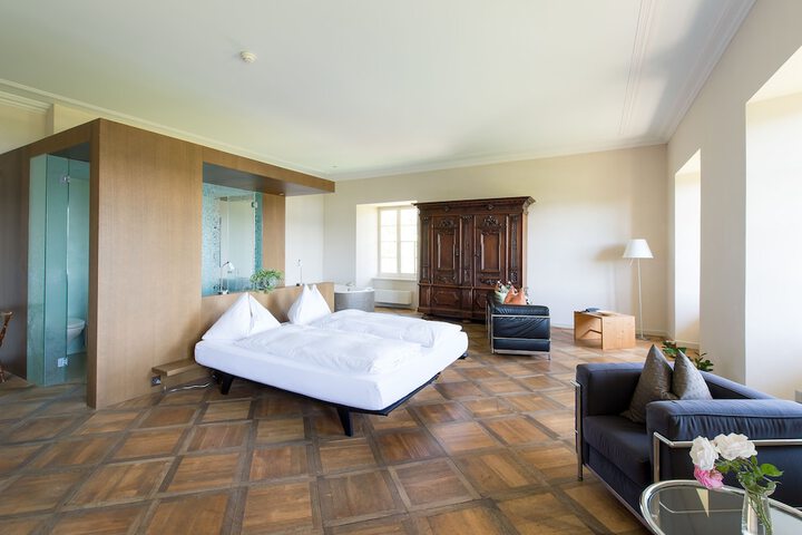 Room 3 of 27