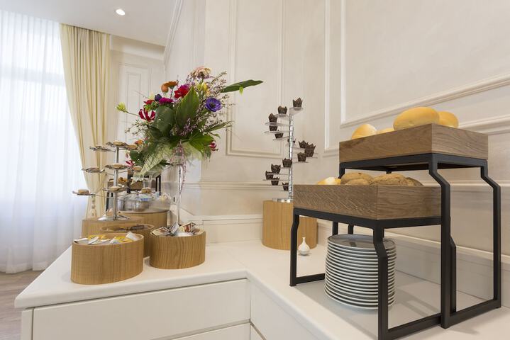 Breakfast/Coffee Service 130 of 138