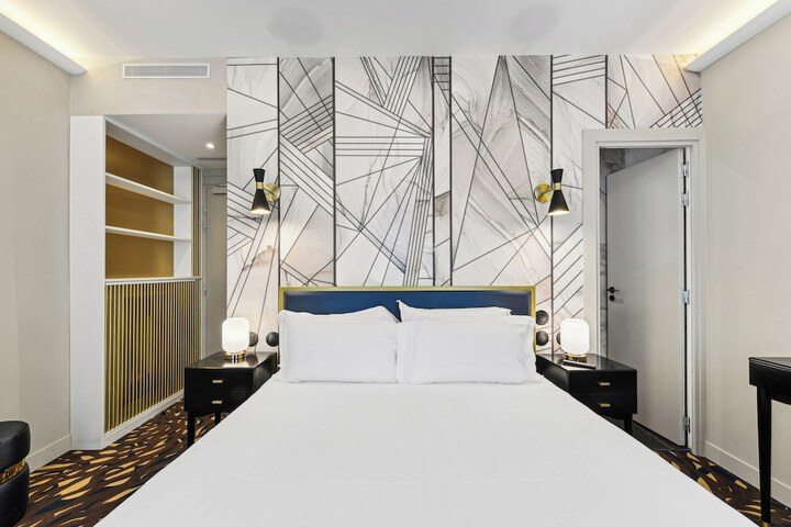 Room 17 of 120